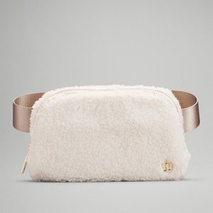 Lululemon Everywhere Fleece Belt Bag - Light Ivory